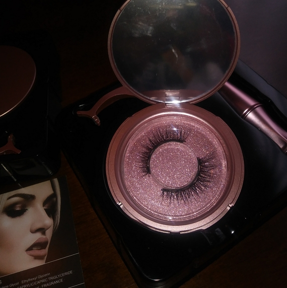 Magnetic Eyeliner w/Mink Lashes - Picture 7 of 8